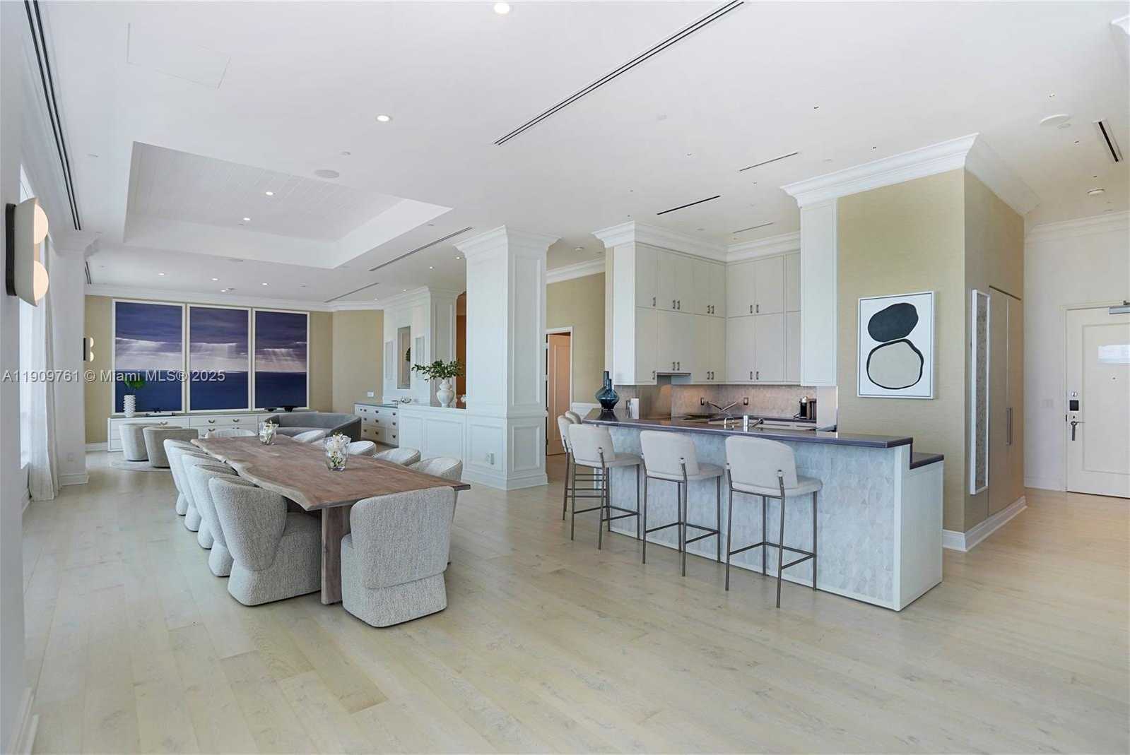 Small Image of 4401 COLLINS AVE #PH South, Miami Beach Number 23