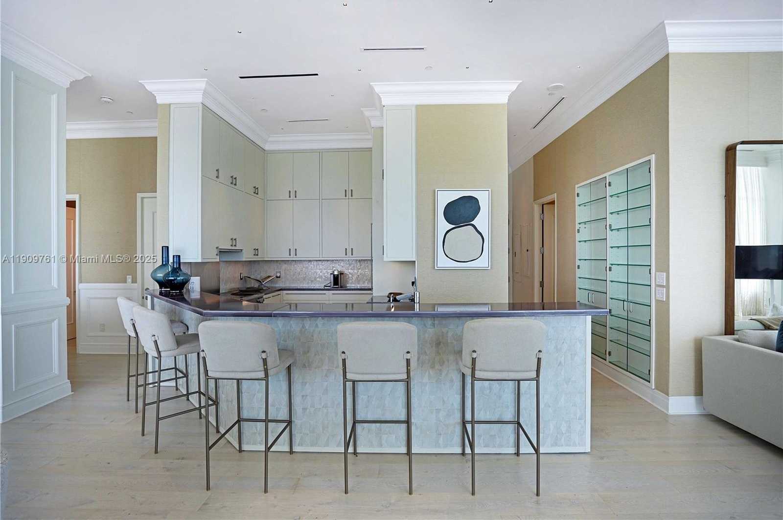 Small Image of 4401 COLLINS AVE #PH South, Miami Beach Number 29