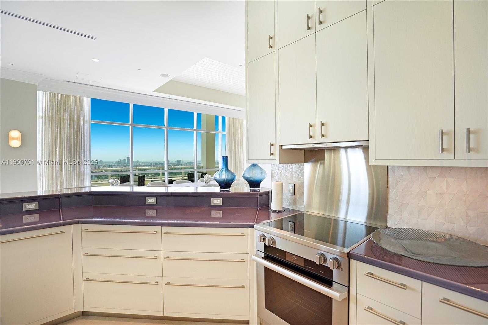 Small Image of 4401 COLLINS AVE #PH South, Miami Beach Number 30