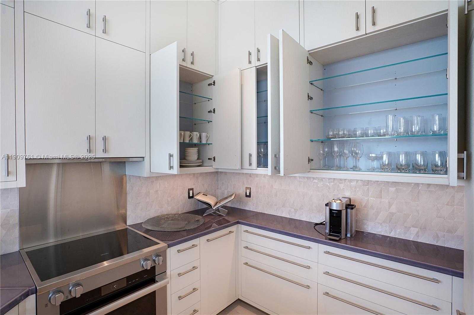 Small Image of 4401 COLLINS AVE #PH South, Miami Beach Number 33