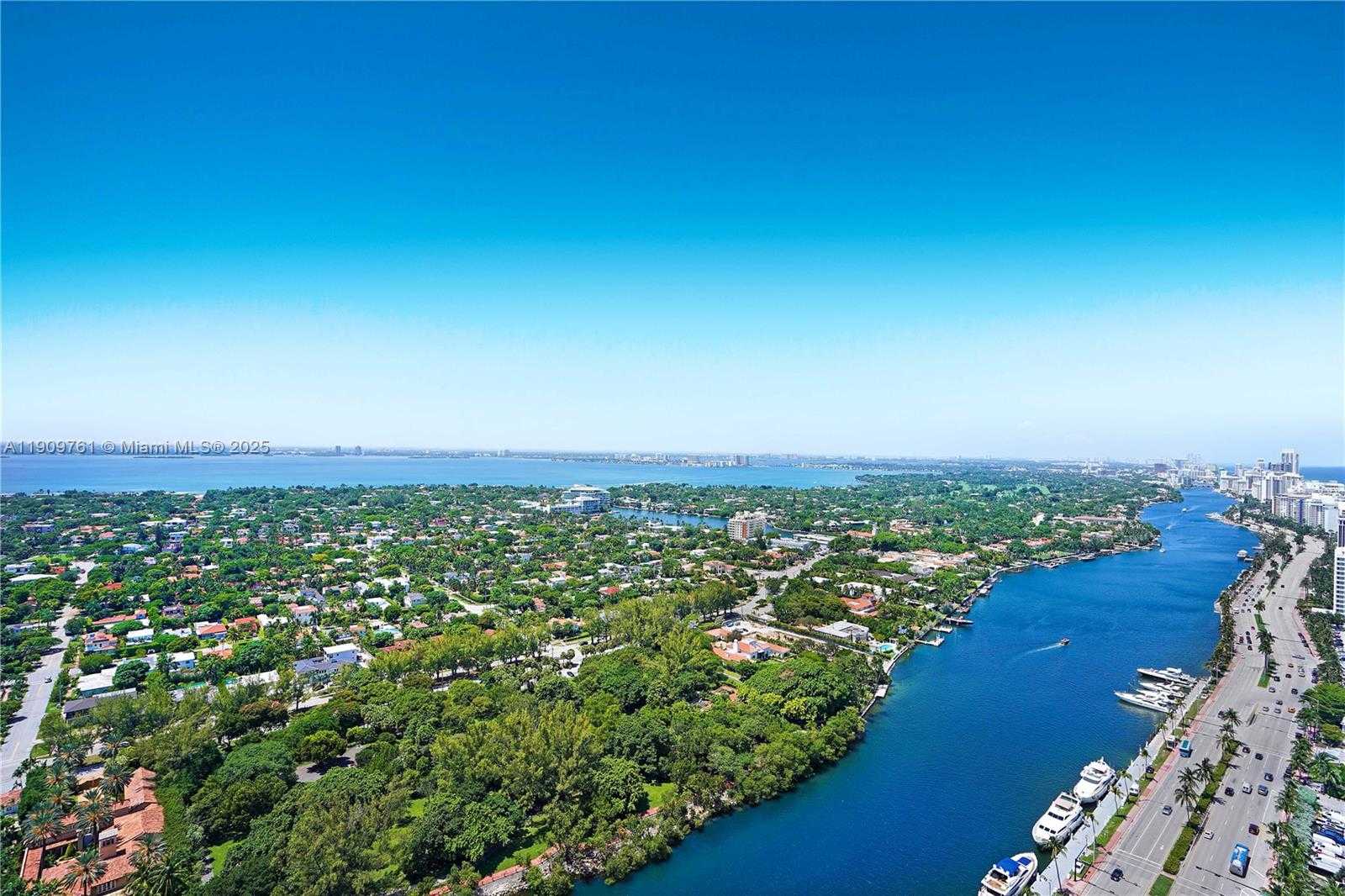 Small Image of 4401 COLLINS AVE #PH South, Miami Beach Number 35