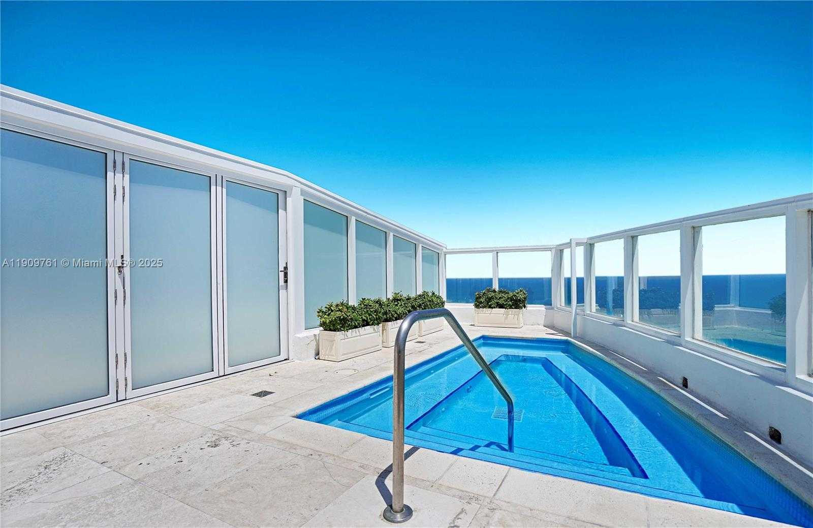 Small Image of 4401 COLLINS AVE #PH South, Miami Beach Number 37