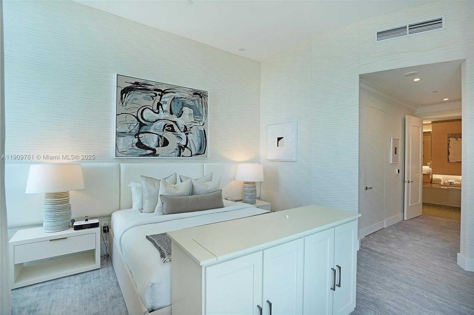 Small Image of 4401 COLLINS AVE #PH South, Miami Beach Number 46