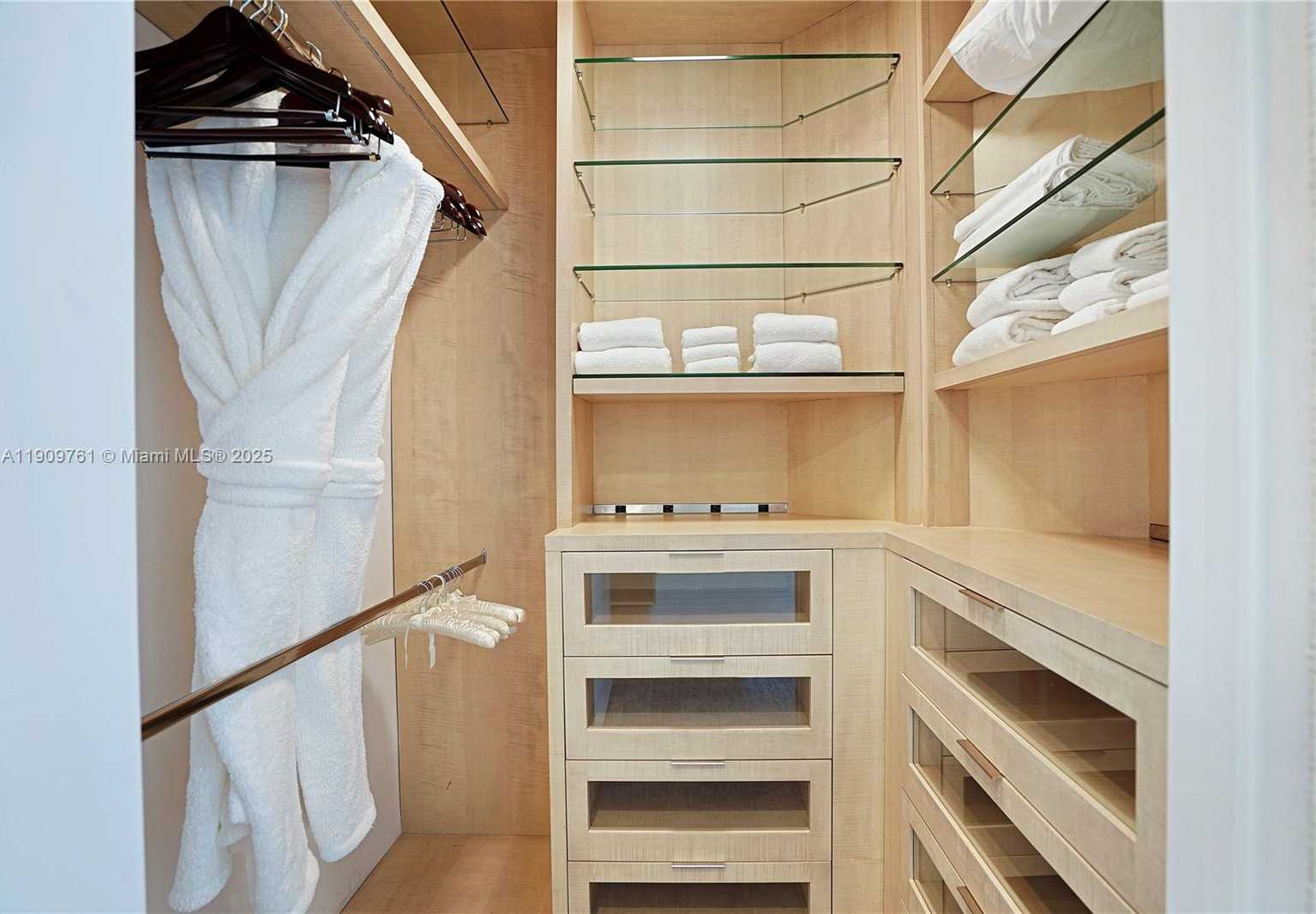 Small Image of 4401 COLLINS AVE #PH South, Miami Beach Number 54