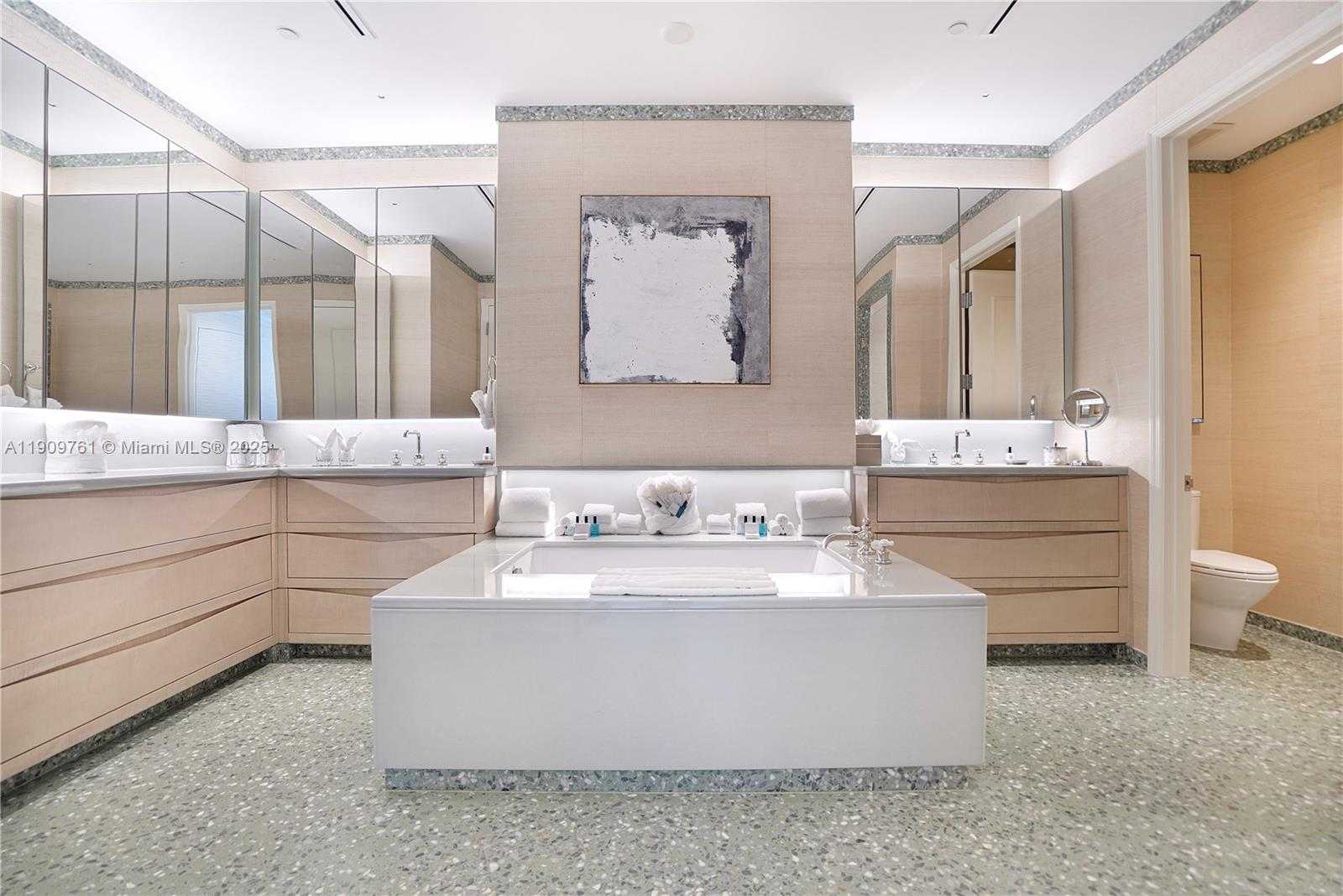 Small Image of 4401 COLLINS AVE #PH South, Miami Beach Number 55