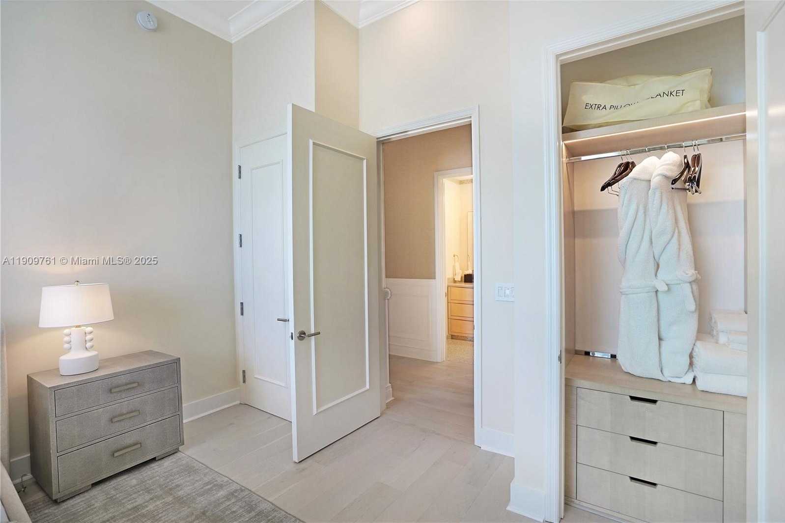 Small Image of 4401 COLLINS AVE #PH South, Miami Beach Number 59