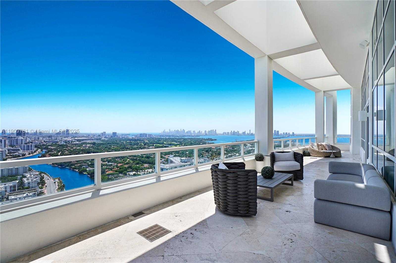 Small Image of 4401 COLLINS AVE #PH South, Miami Beach Number 6