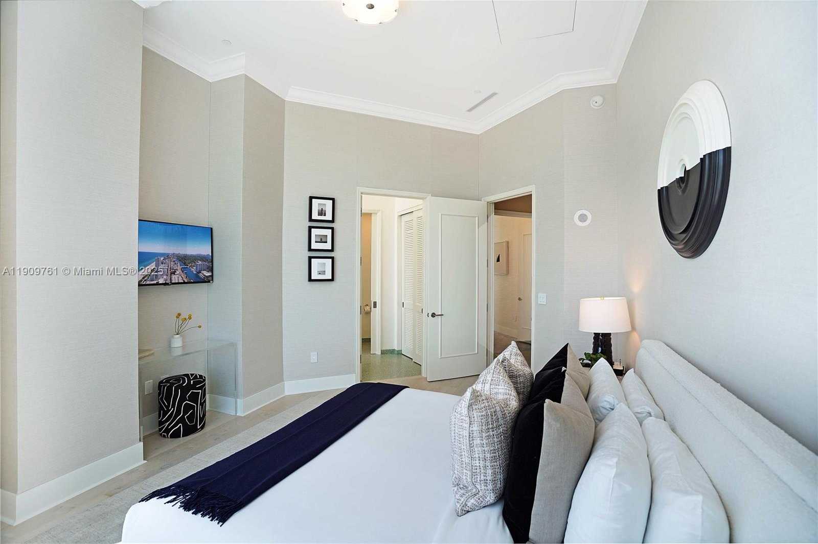 Small Image of 4401 COLLINS AVE #PH South, Miami Beach Number 63