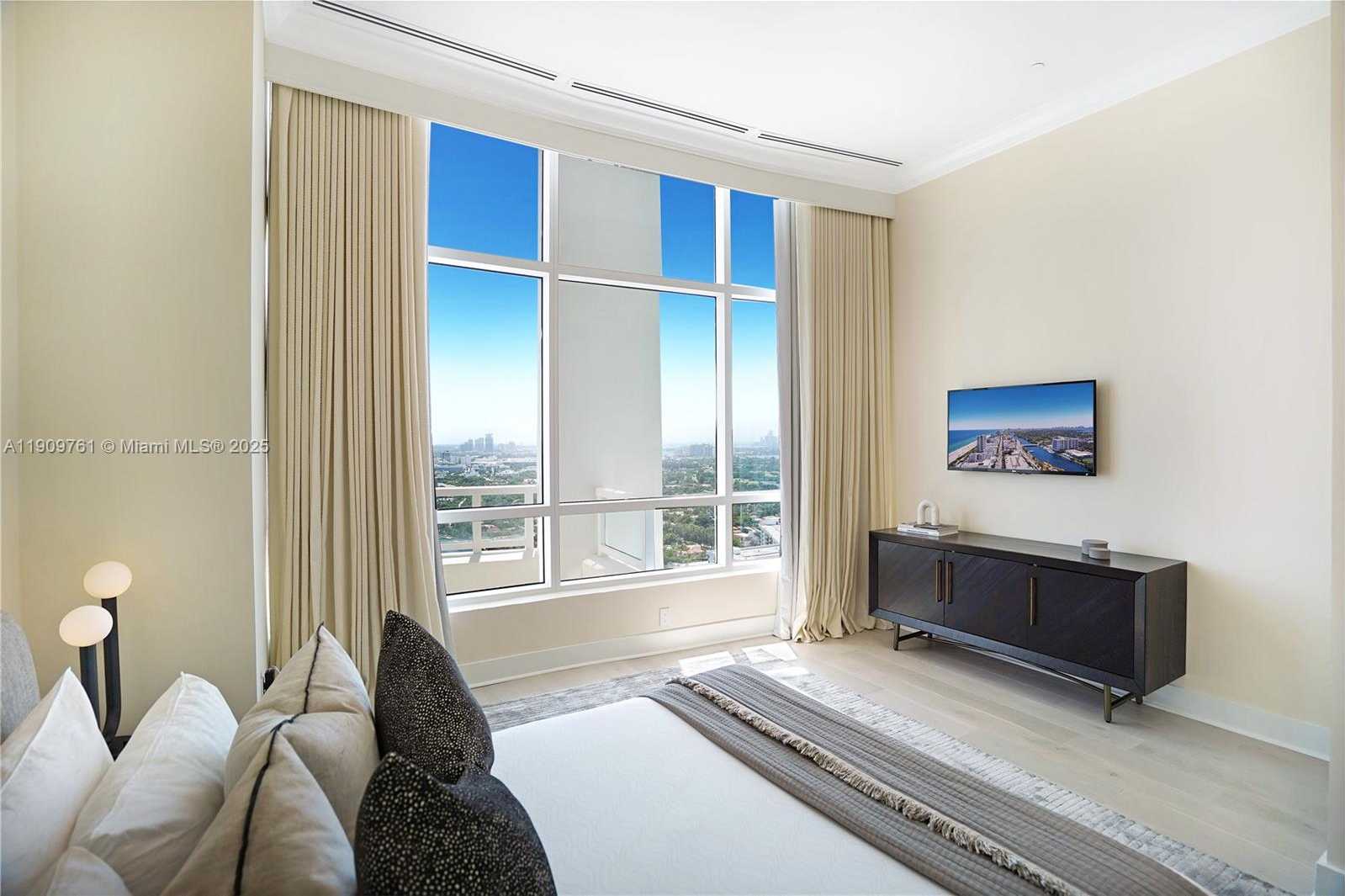 Small Image of 4401 COLLINS AVE #PH South, Miami Beach Number 65