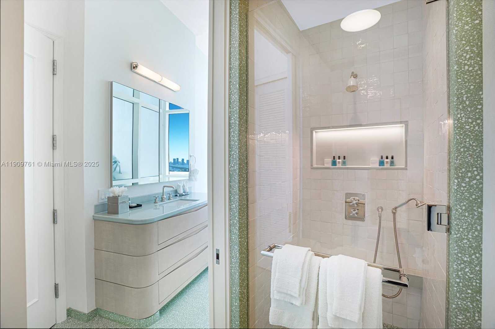 Small Image of 4401 COLLINS AVE #PH South, Miami Beach Number 67