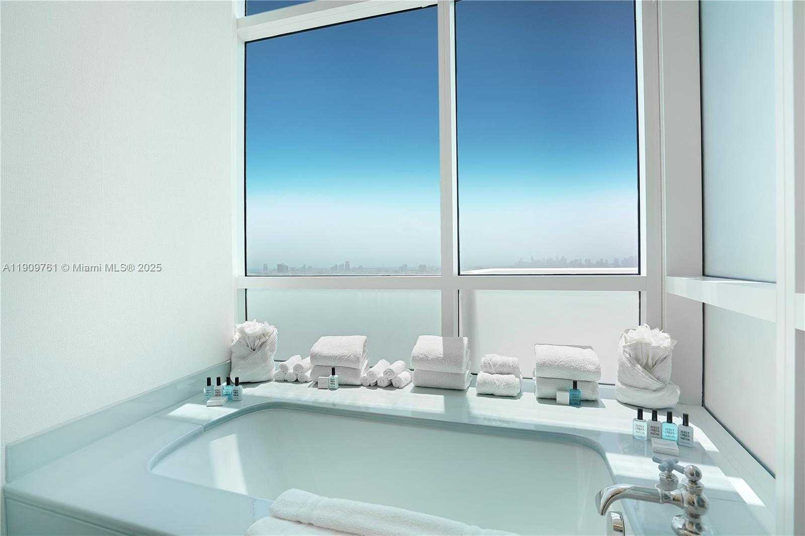 Small Image of 4401 COLLINS AVE #PH South, Miami Beach Number 69