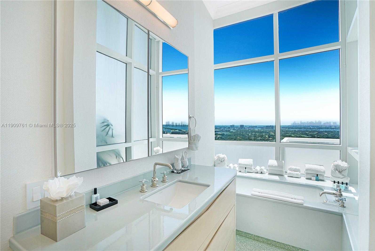 Small Image of 4401 COLLINS AVE #PH South, Miami Beach Number 70