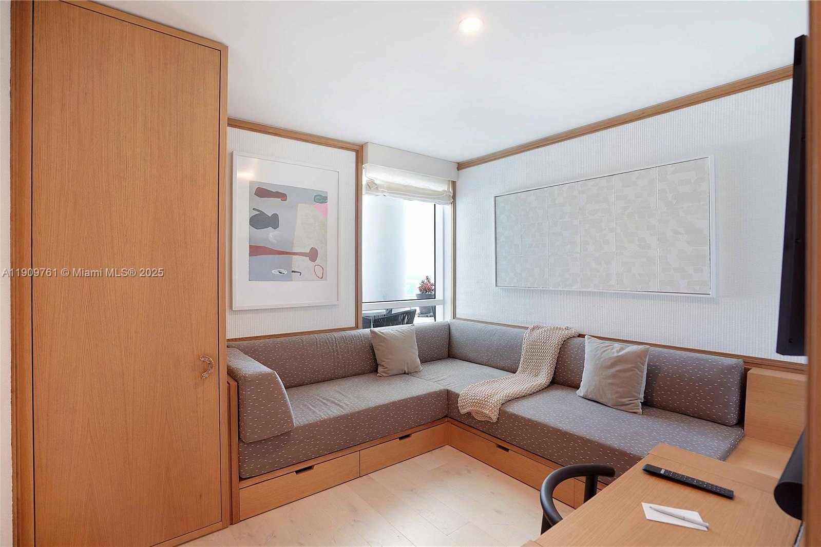 Small Image of 4401 COLLINS AVE #PH South, Miami Beach Number 75