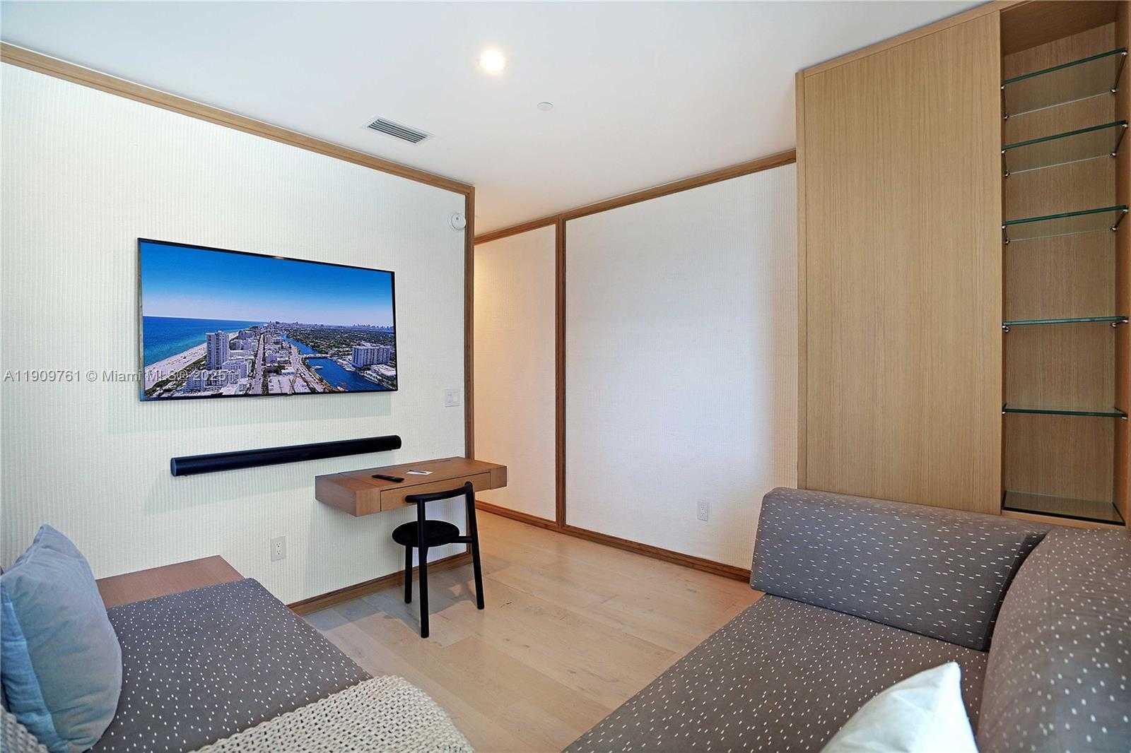 Small Image of 4401 COLLINS AVE #PH South, Miami Beach Number 76