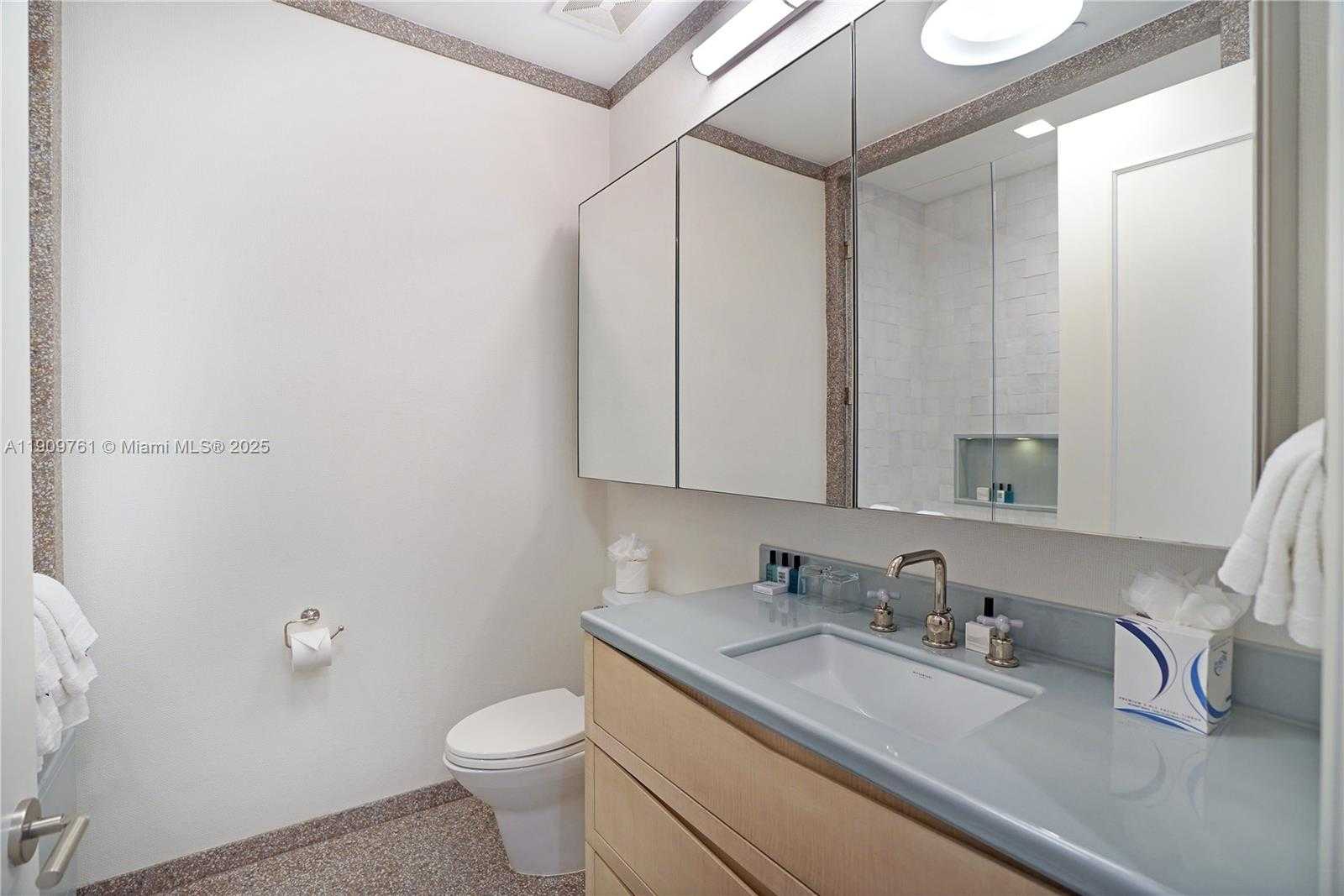 Small Image of 4401 COLLINS AVE #PH South, Miami Beach Number 77