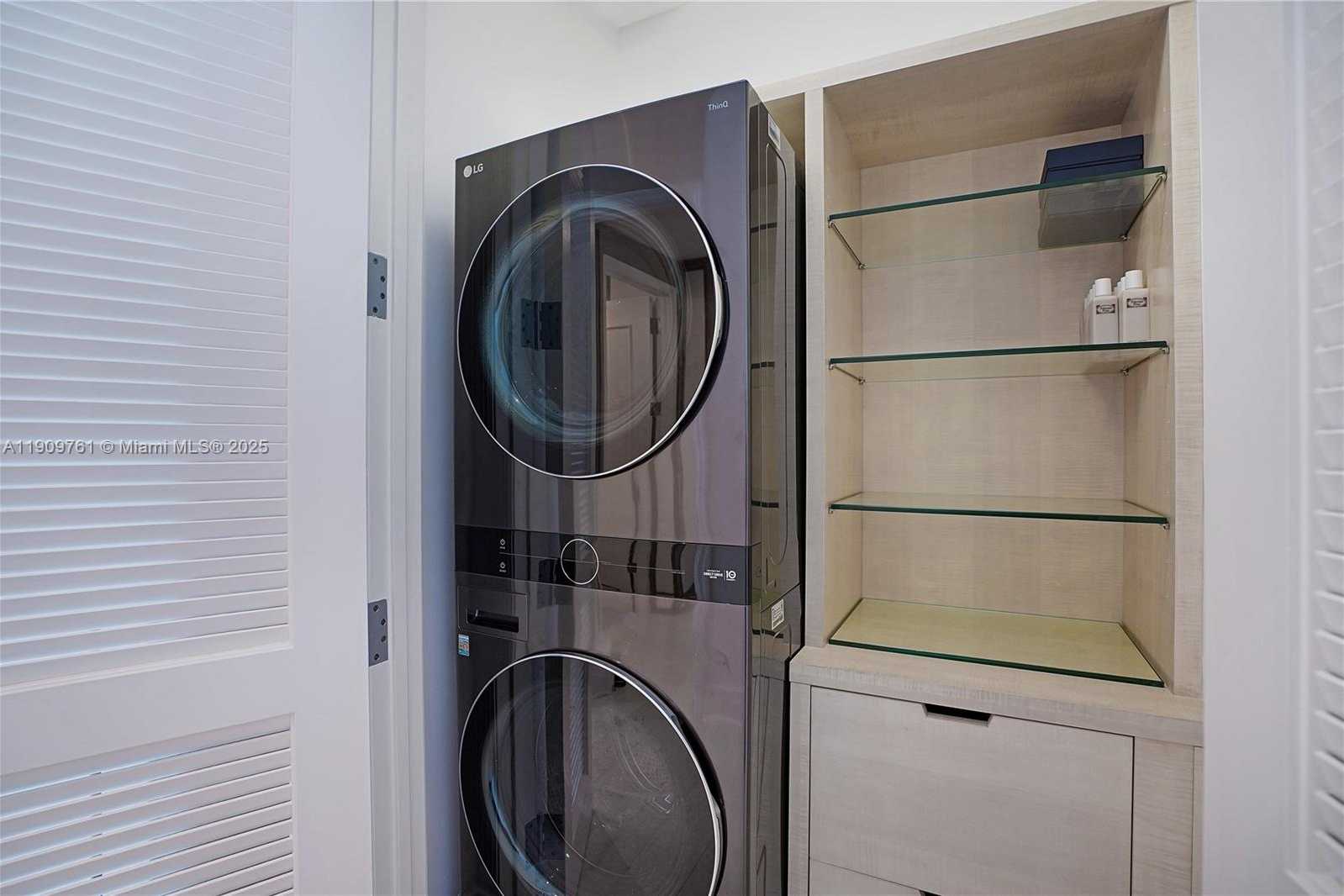 Small Image of 4401 COLLINS AVE #PH South, Miami Beach Number 79