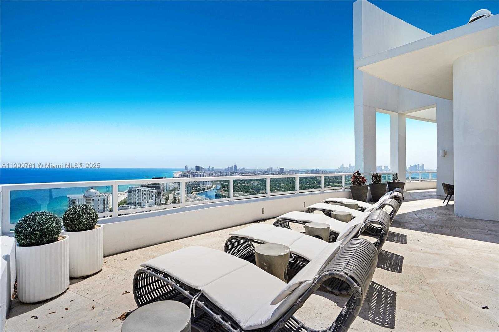 Small Image of 4401 COLLINS AVE #PH South, Miami Beach Number 8