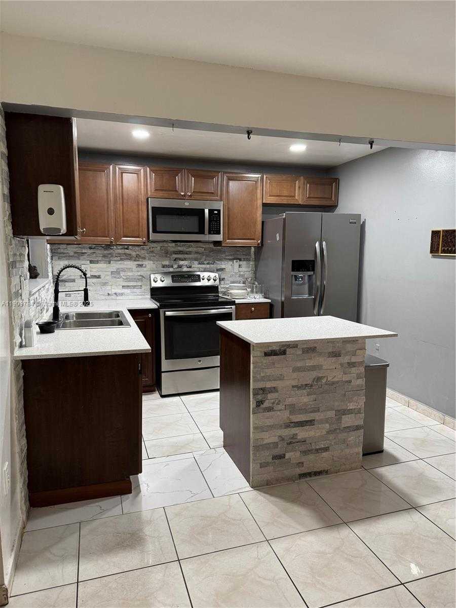 Small Image of 6025 SOUTH WEST 133RD CT, Miami Number 2