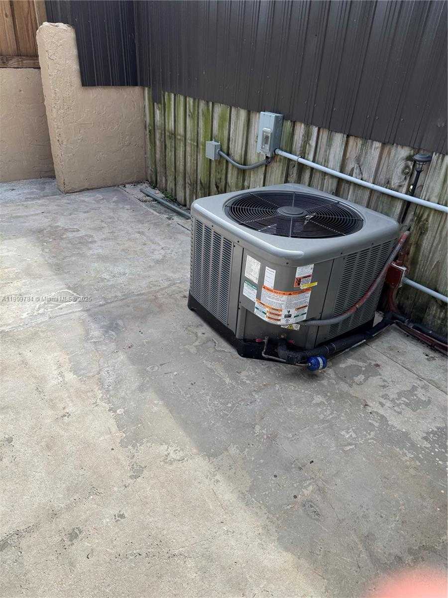 Small Image of 6025 SOUTH WEST 133RD CT, Miami Number 24