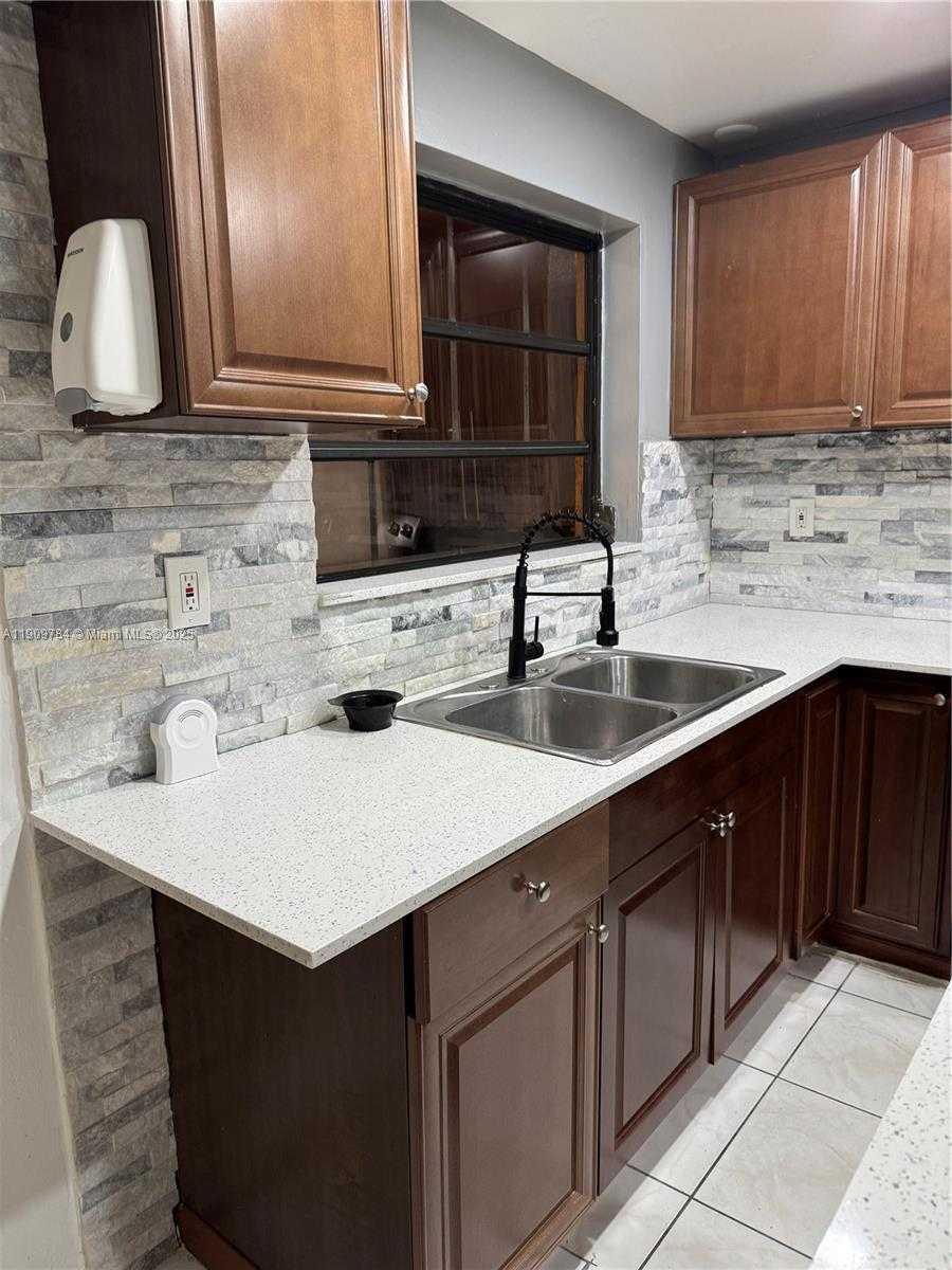 Small Image of 6025 SOUTH WEST 133RD CT, Miami Number 3