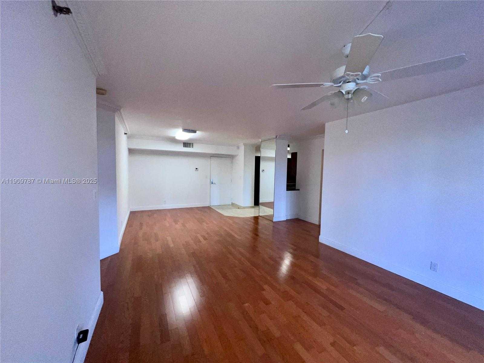 Small Image of 3600 MYSTIC POINTE DR #310, Aventura Number 11