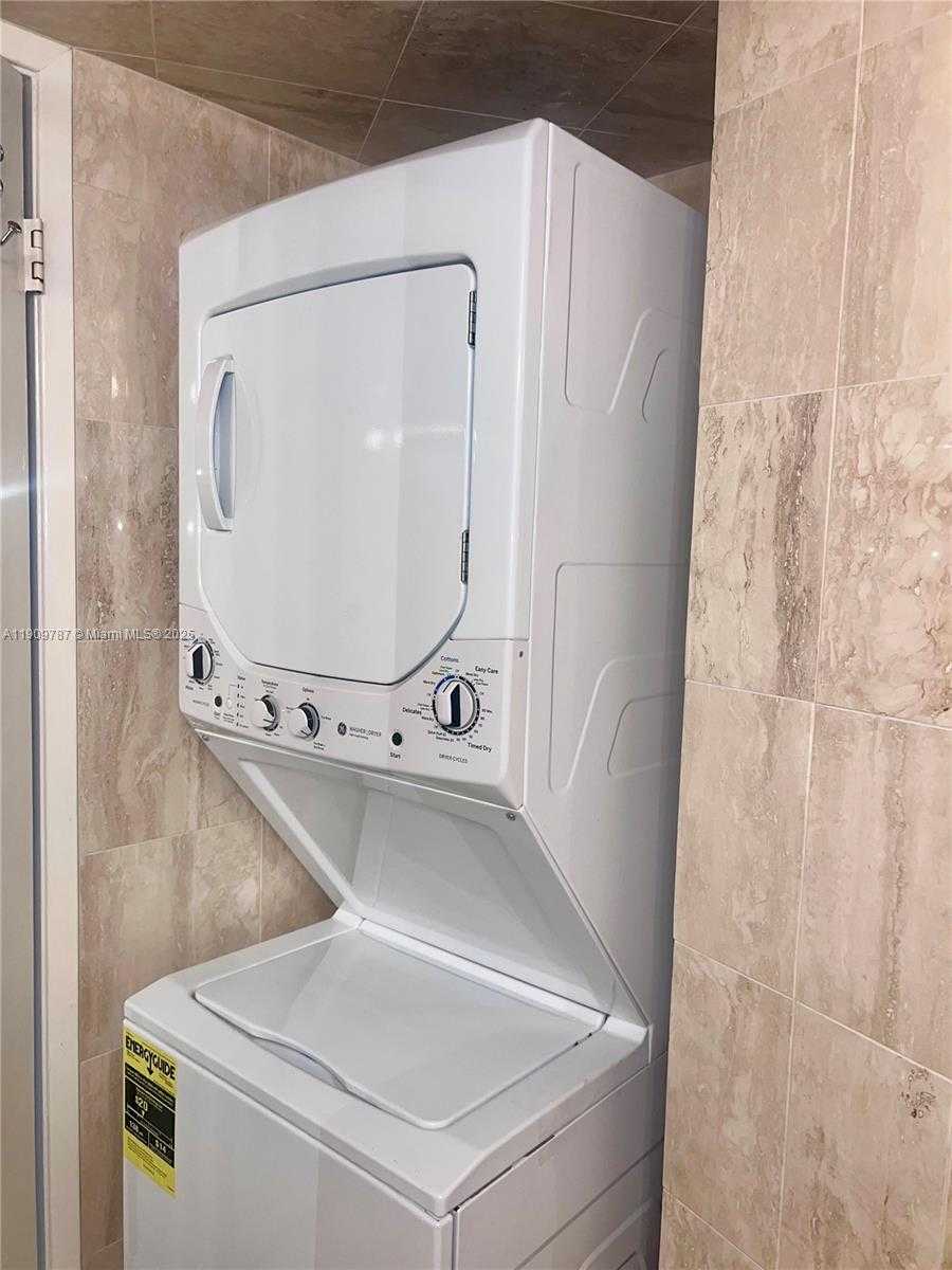 Small Image of 3600 MYSTIC POINTE DR #310, Aventura Number 9