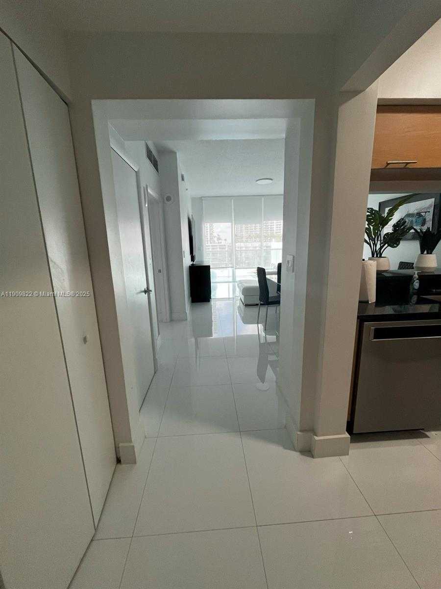 Small Image of 31 SOUTH EAST 5TH ST #1003, Miami Number 4