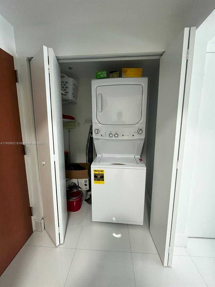 Small Image of 31 SOUTH EAST 5TH ST #1003, Miami Number 5