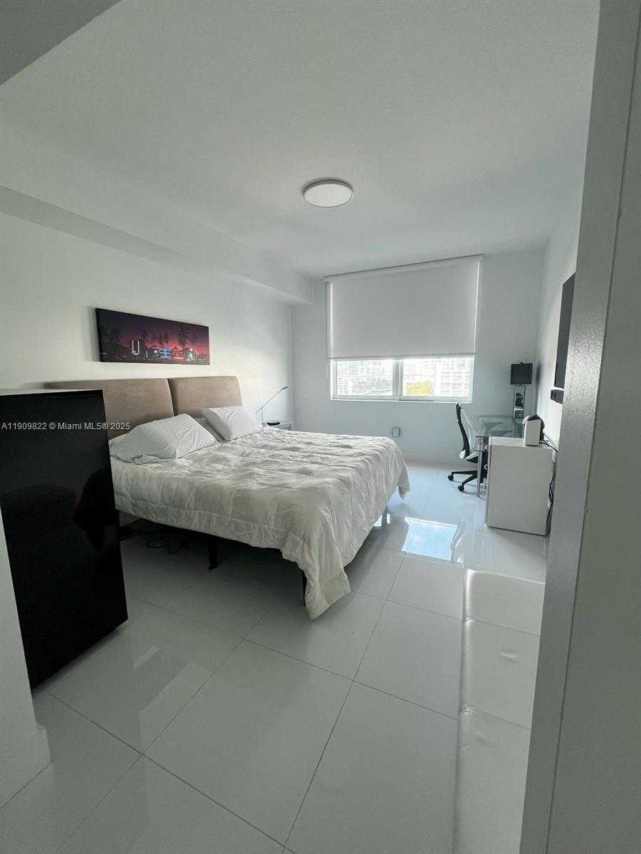 Small Image of 31 SOUTH EAST 5TH ST #1003, Miami Number 9