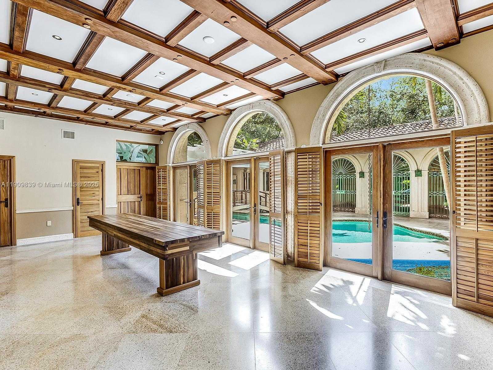 Small Image of 3504 BANYAN CIR, Miami Number 10