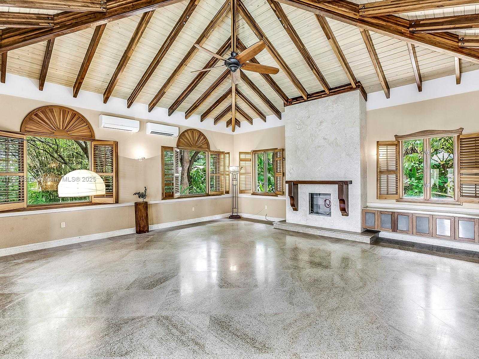 Small Image of 3504 BANYAN CIR, Miami Number 6