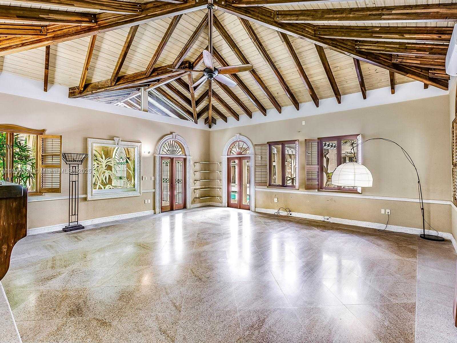 Small Image of 3504 BANYAN CIR, Miami Number 7