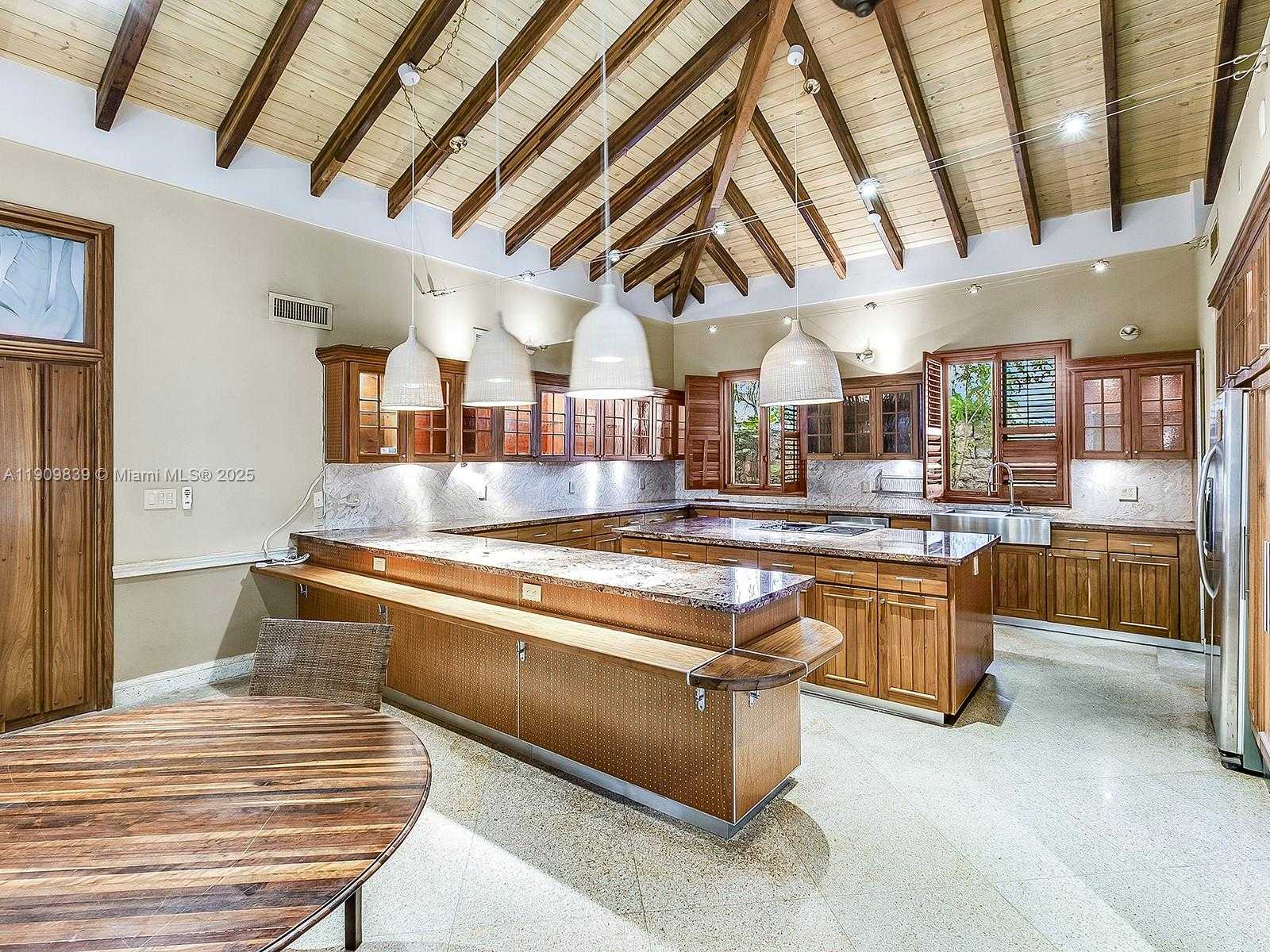 Small Image of 3504 BANYAN CIR, Miami Number 8