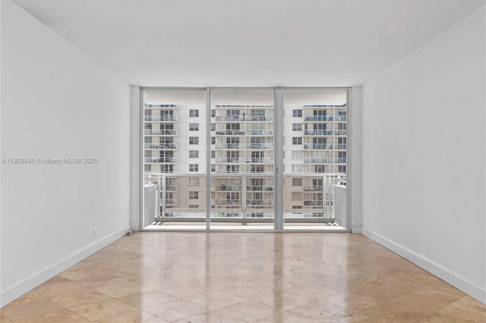 Small Image of 5700 COLLINS AVE #10D, Miami Beach Number 1