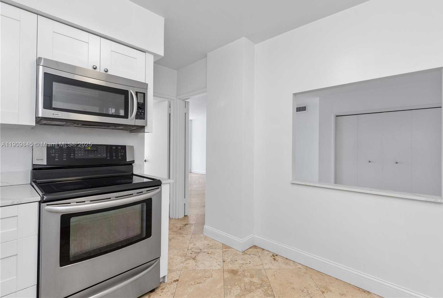 Small Image of 5700 COLLINS AVE #10D, Miami Beach Number 16