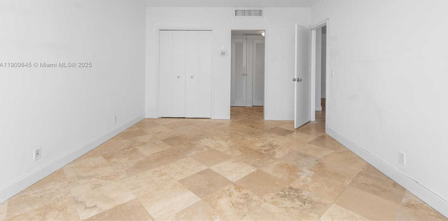 Small Image of 5700 COLLINS AVE #10D, Miami Beach Number 21