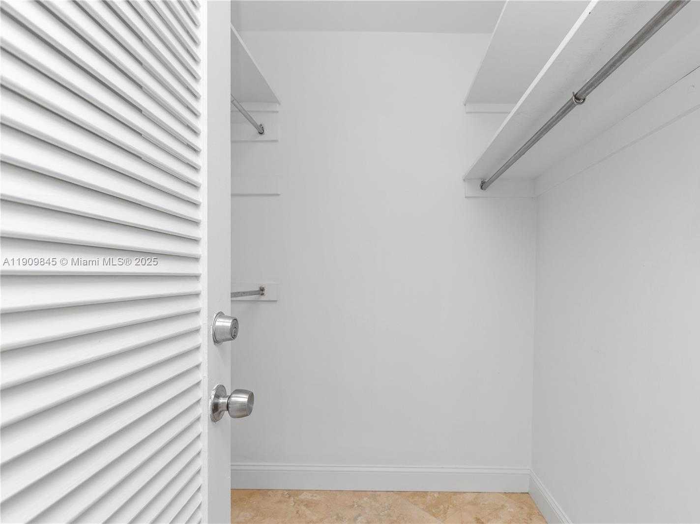 Small Image of 5700 COLLINS AVE #10D, Miami Beach Number 22