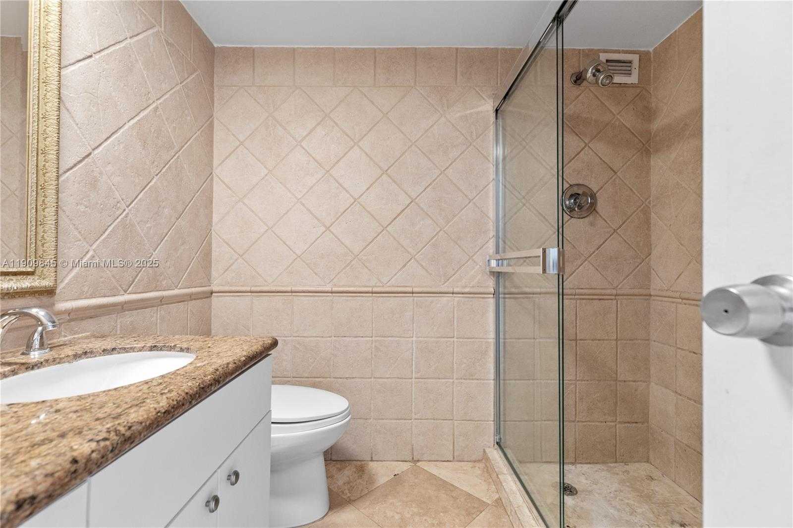 Small Image of 5700 COLLINS AVE #10D, Miami Beach Number 26