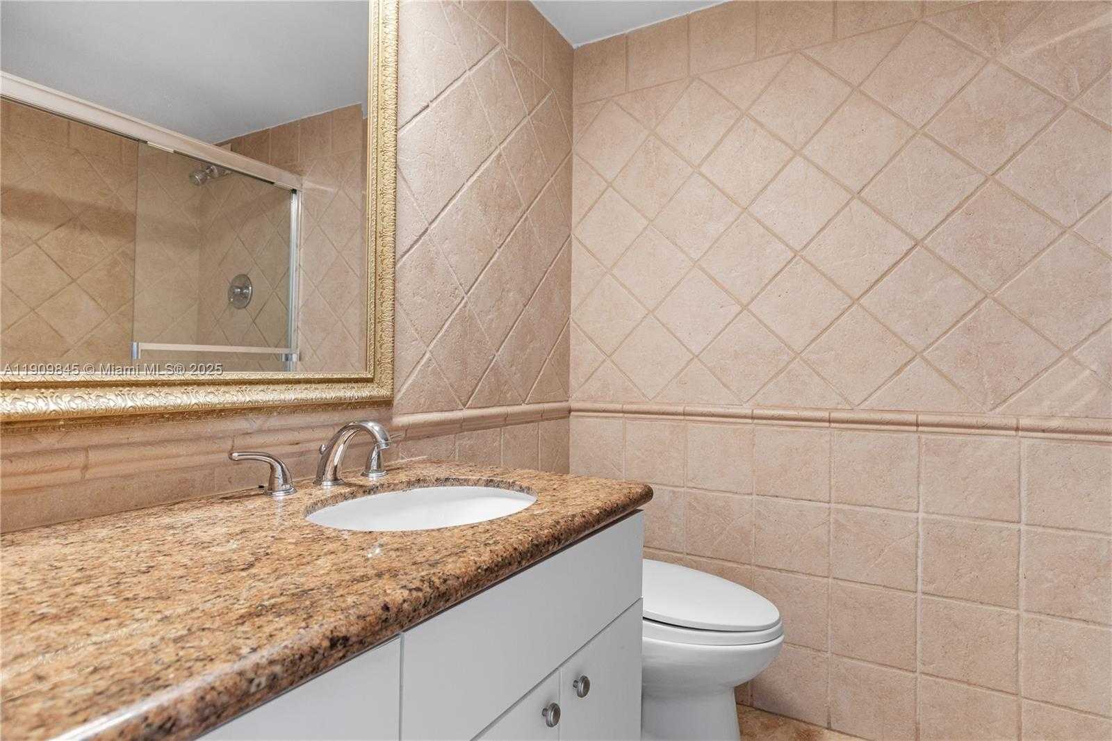 Small Image of 5700 COLLINS AVE #10D, Miami Beach Number 27