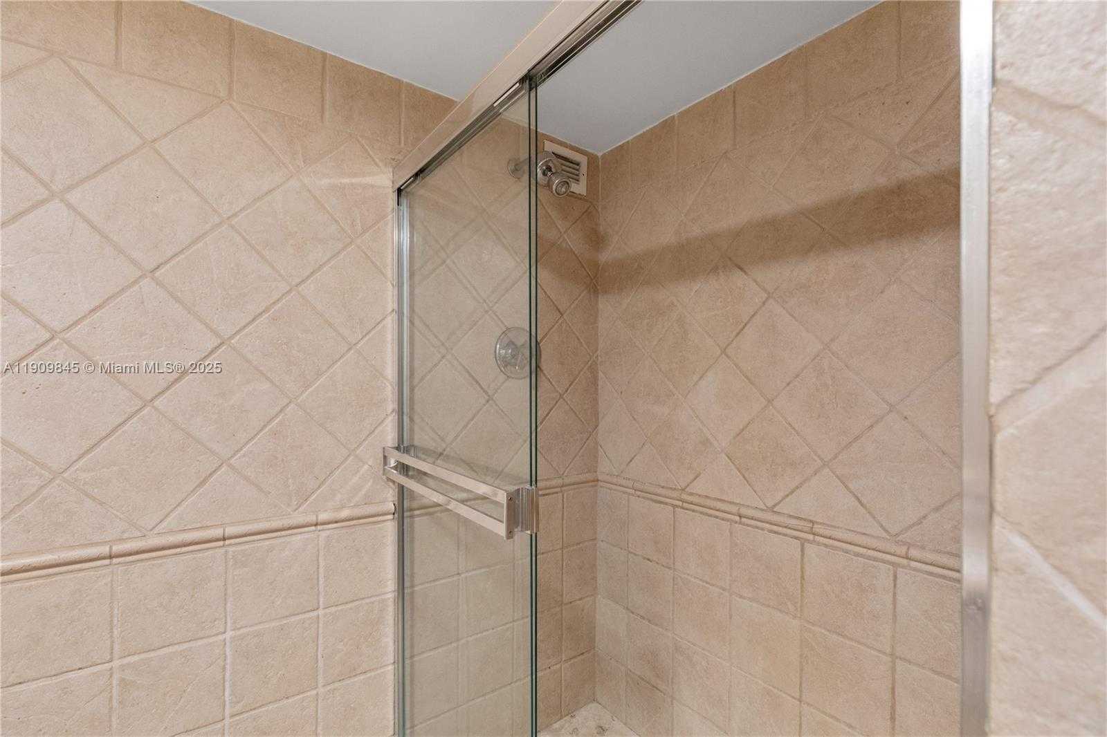 Small Image of 5700 COLLINS AVE #10D, Miami Beach Number 28