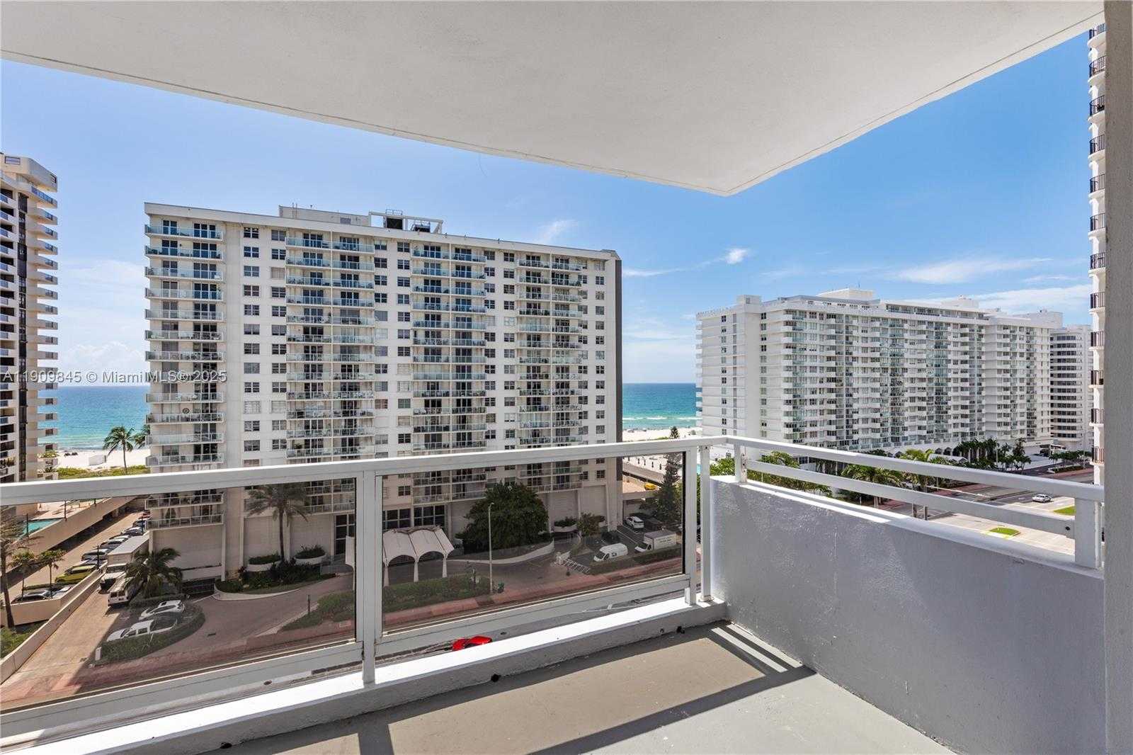 Small Image of 5700 COLLINS AVE #10D, Miami Beach Number 4