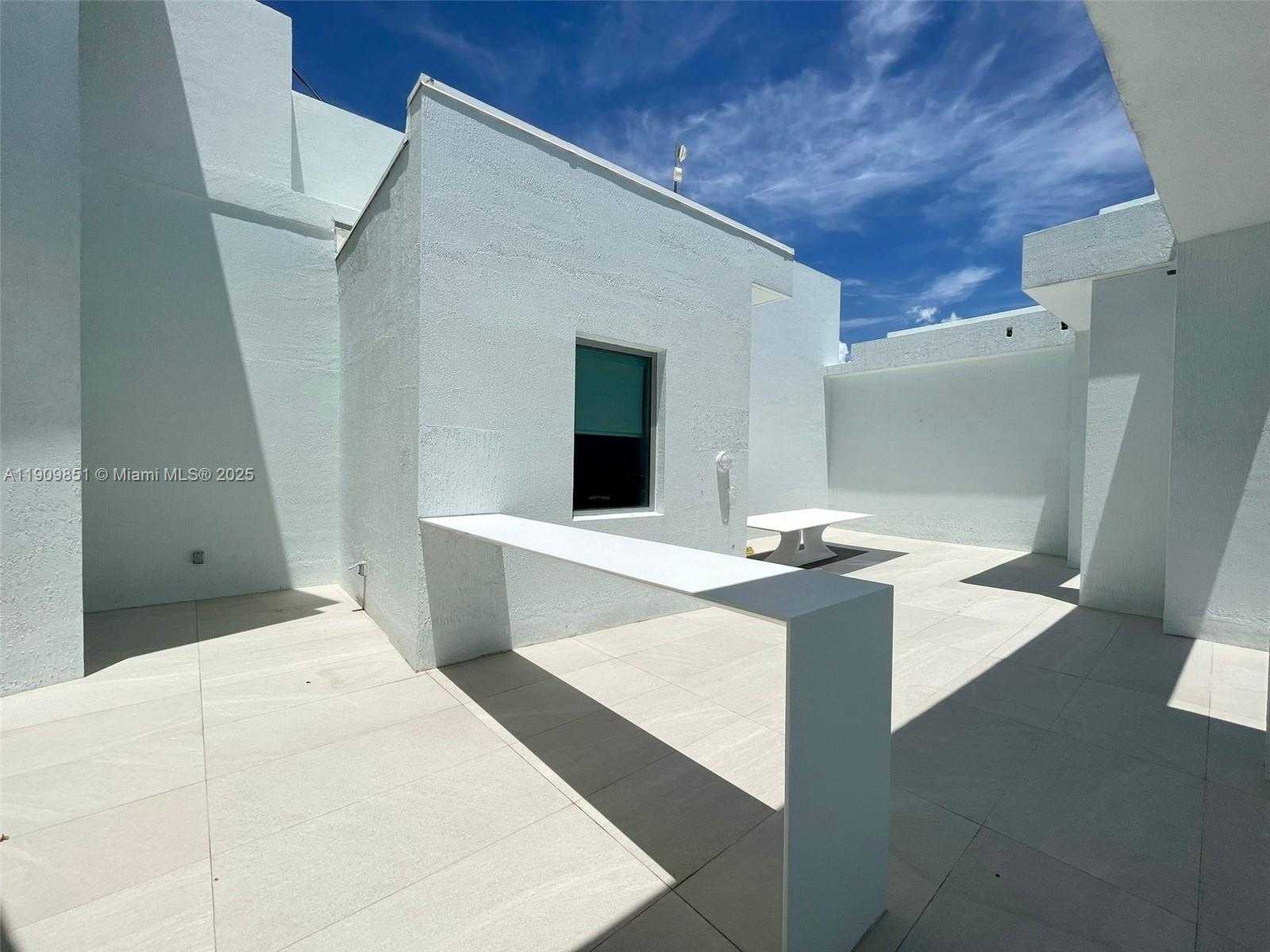 Small Image of 92 SOUTH WEST 3RD ST #PH5213, Miami Number 25