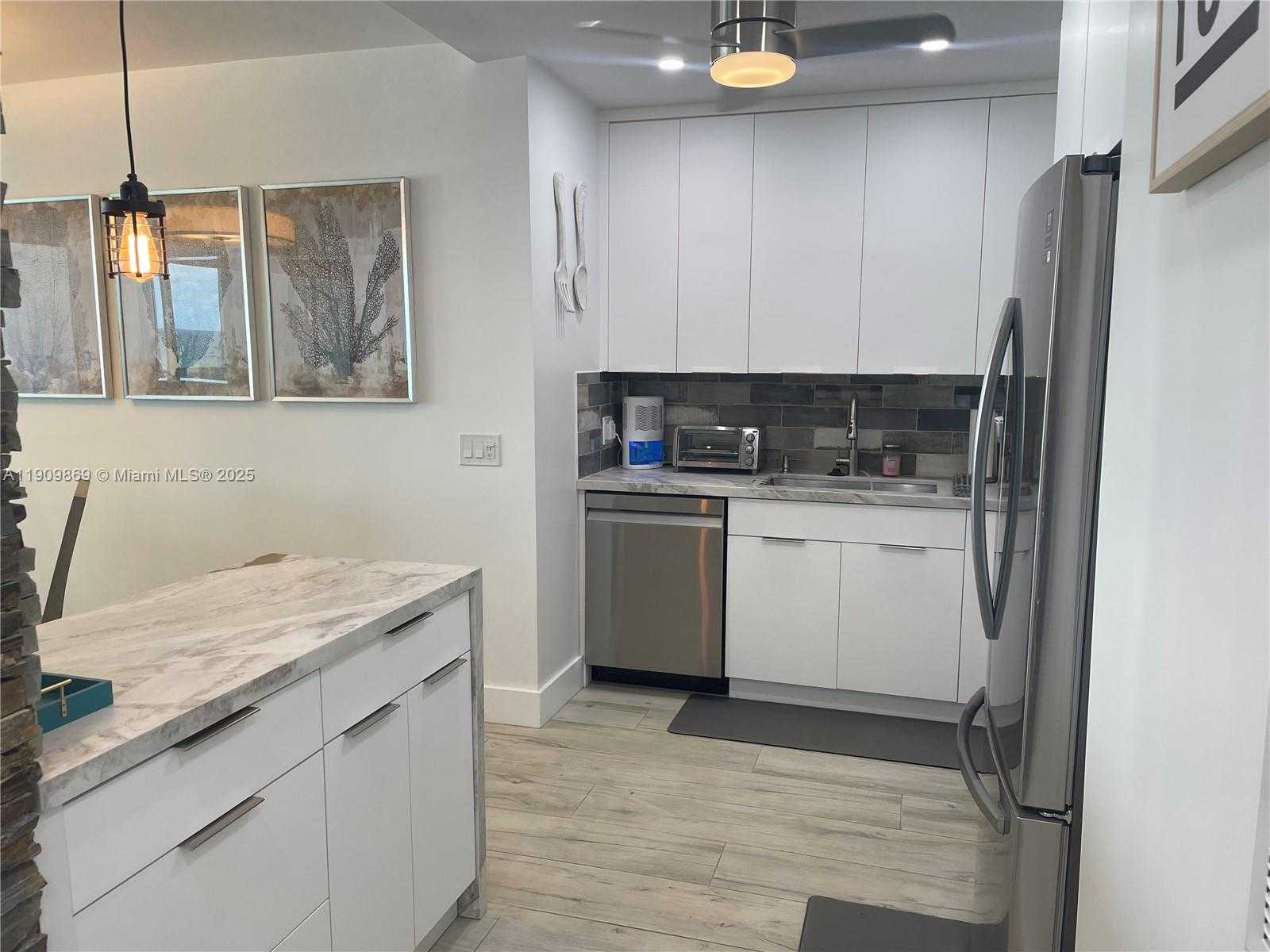 Small Image of 3505 SOUTH OCEAN DR #811, Hollywood Number 2