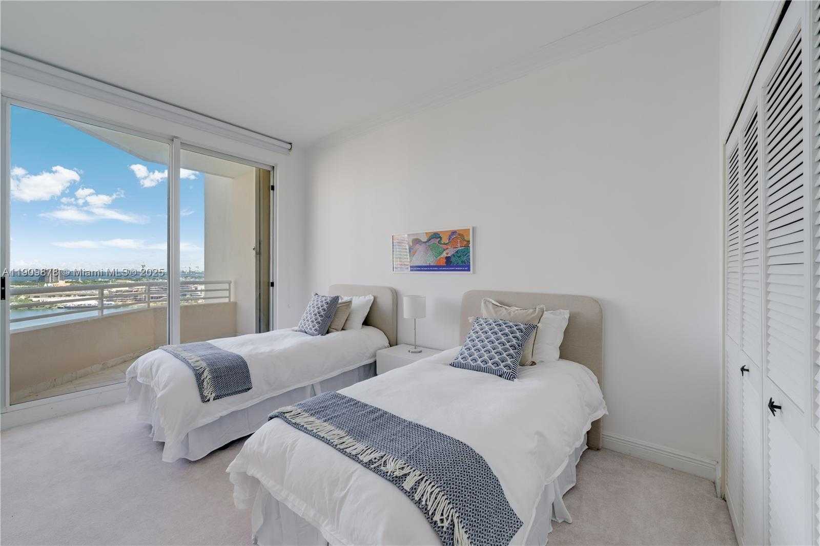 Small Image of 888 BRICKELL KEY DR #2610, Miami Number 5