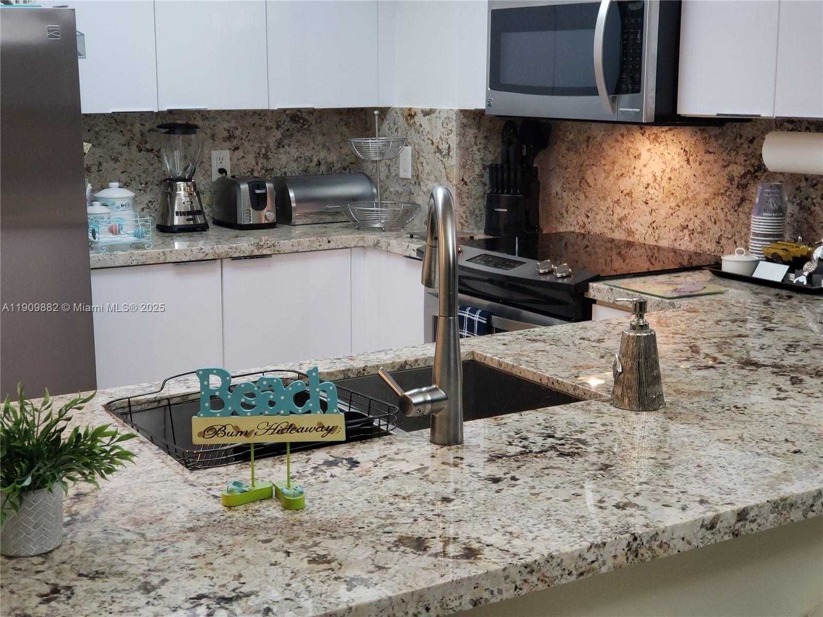 Small Image of 17375 COLLINS AVE #906, Sunny Isles Beach Number 6