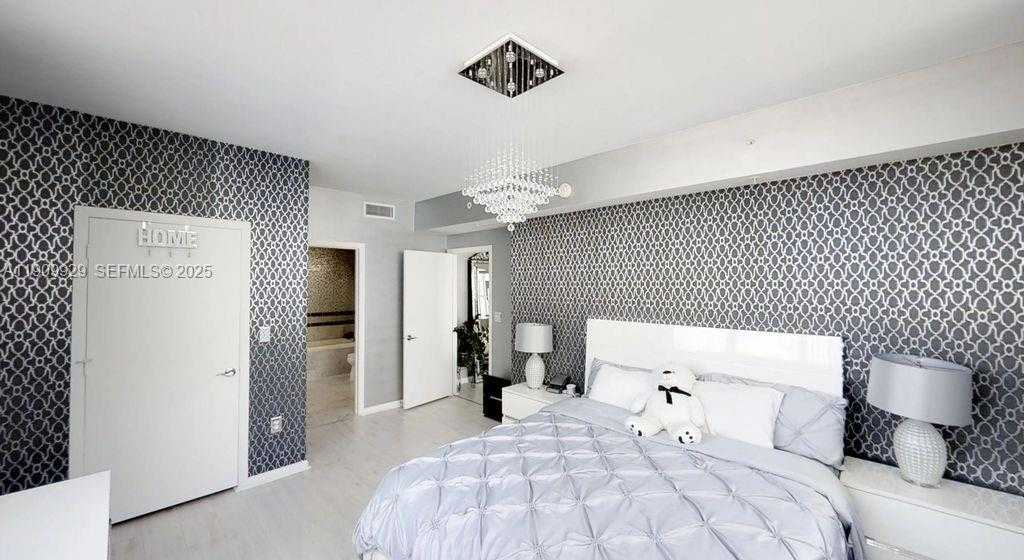 Imagen de Pequeño Objeto