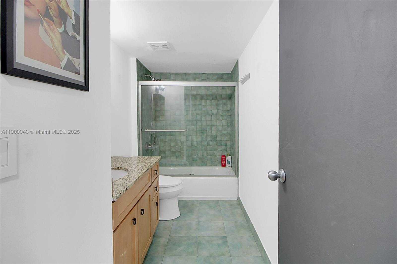 Small Image of 1621 COLLINS AVE #710, Miami Beach Number 14
