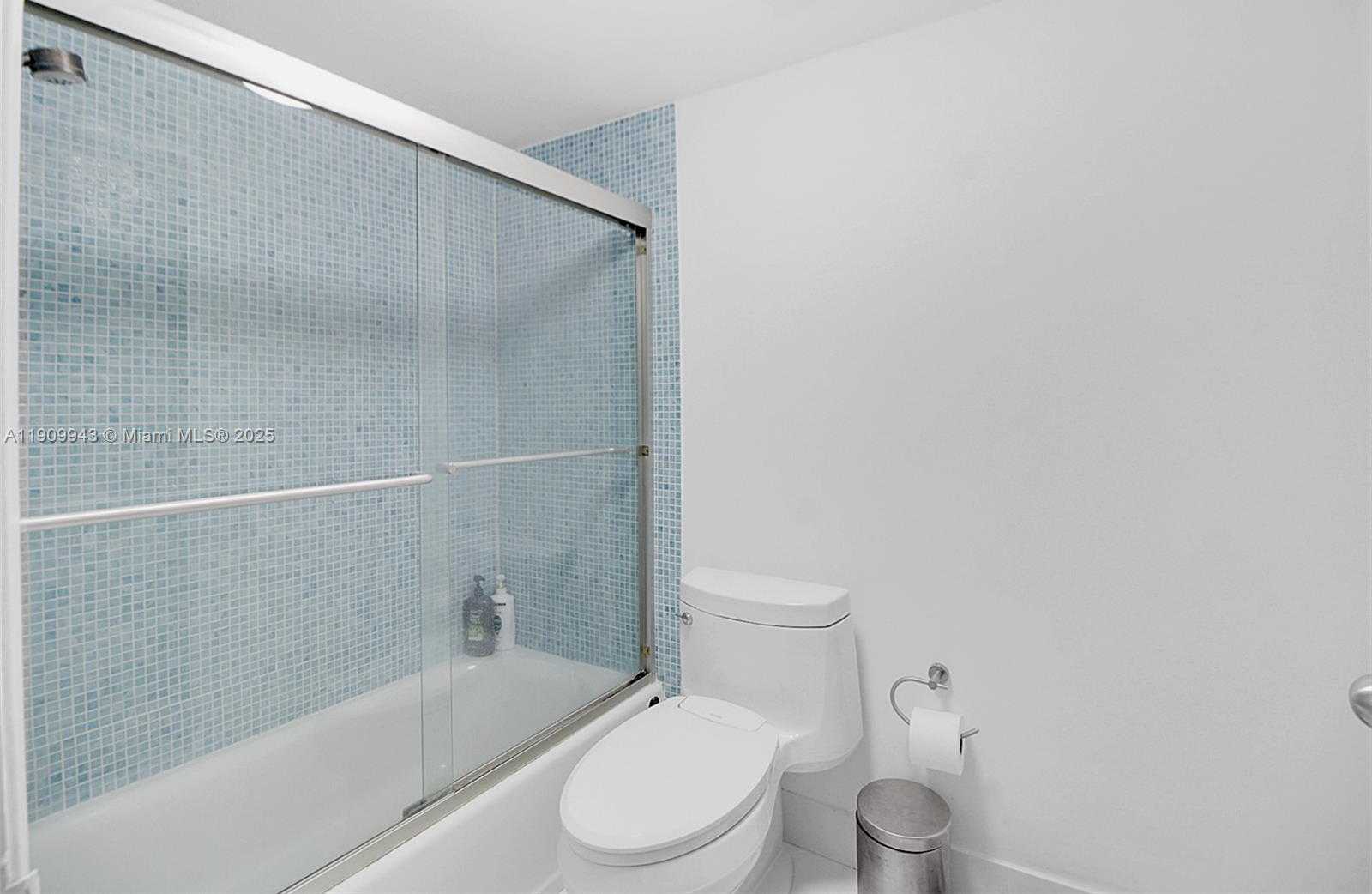 Small Image of 1621 COLLINS AVE #710, Miami Beach Number 21