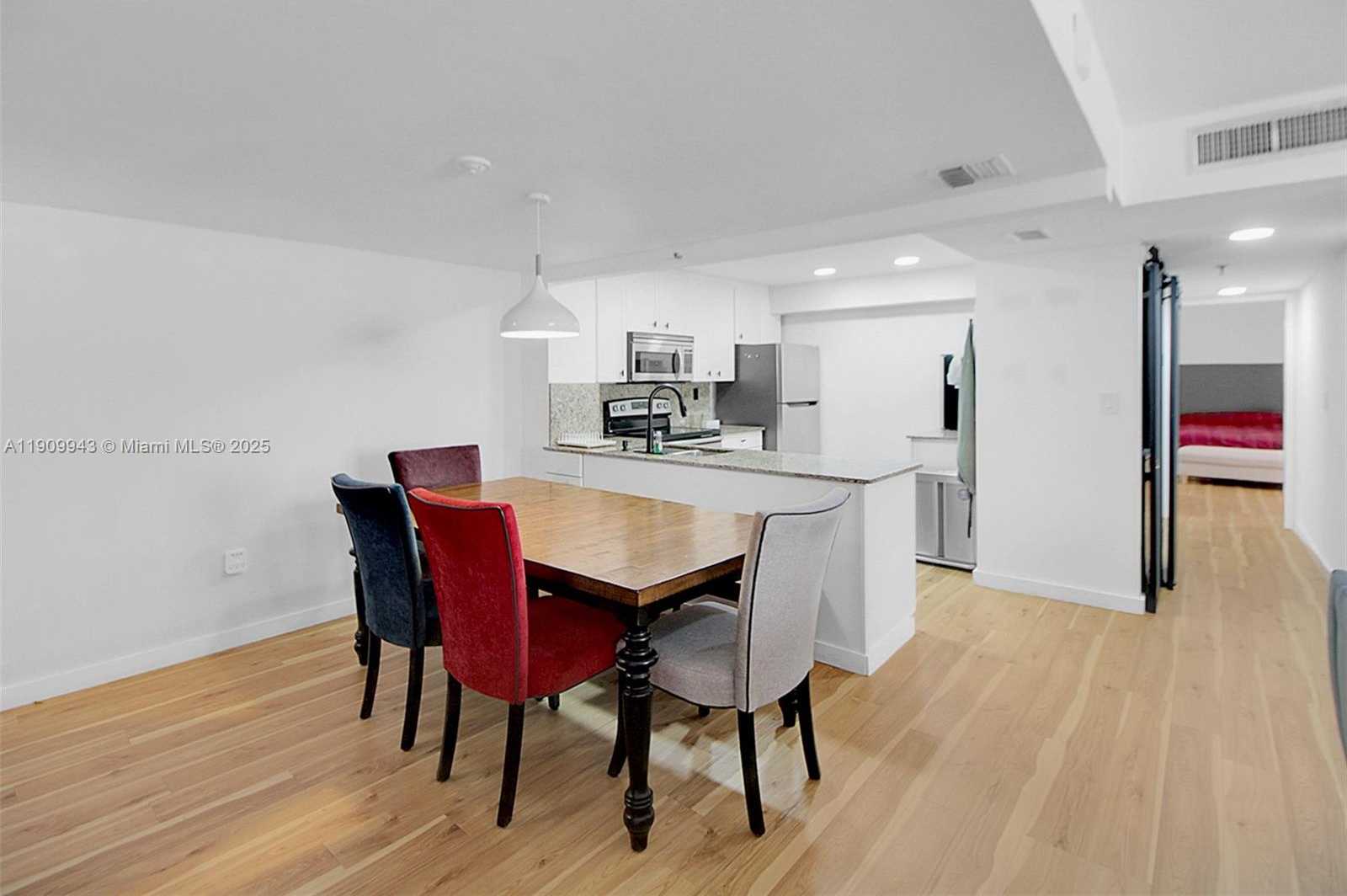 Small Image of 1621 COLLINS AVE #710, Miami Beach Number 6