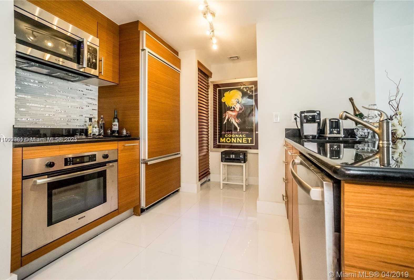 Small Image of 50 BISCAYNE BLVD #1807, Miami Number 4